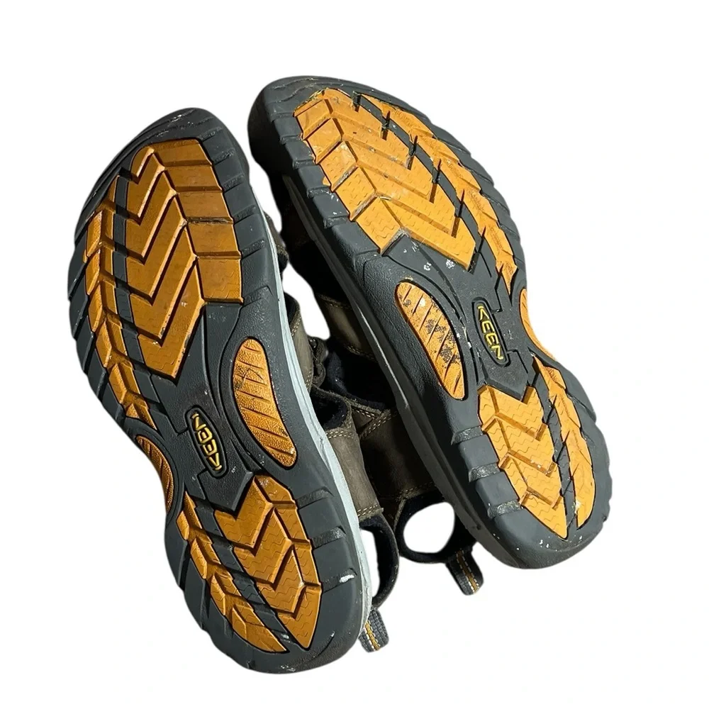 F7- Keen Men’s 9.5 Brown Outdoor Sandals